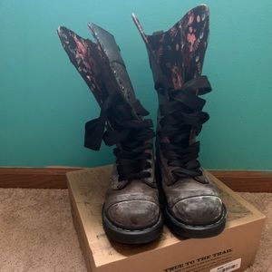 Dr Martens Triumph 1914 Boots US 6, UK 4